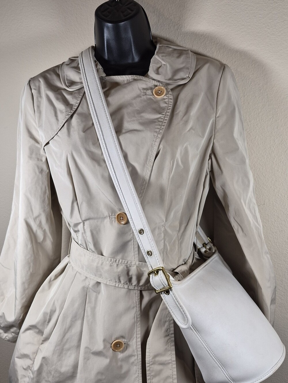Vintage Coach White Maggie Duffle #9019 - Picture 9 of 16
